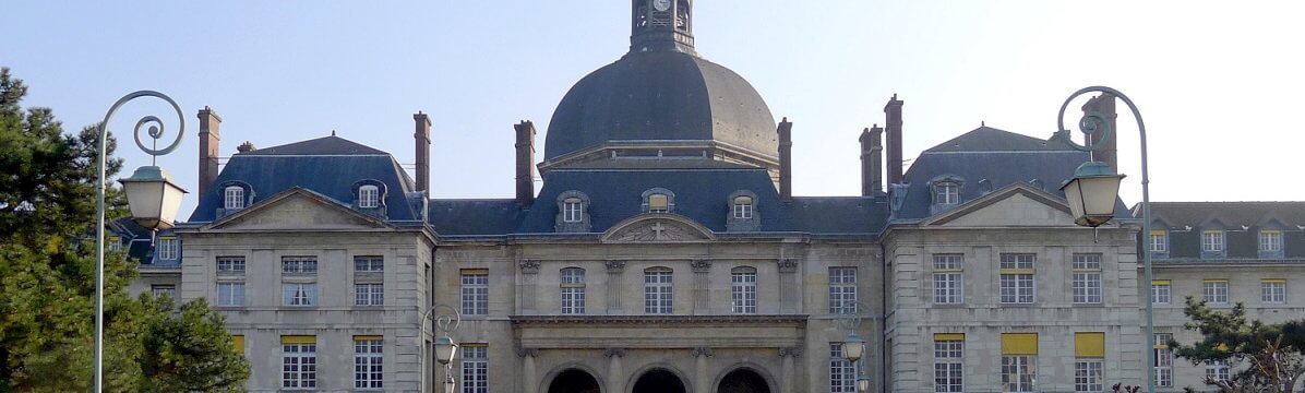 « On travaille tous avec une épée de Damoclès au-dessus de nos têtes », Domingos, aide-soignant